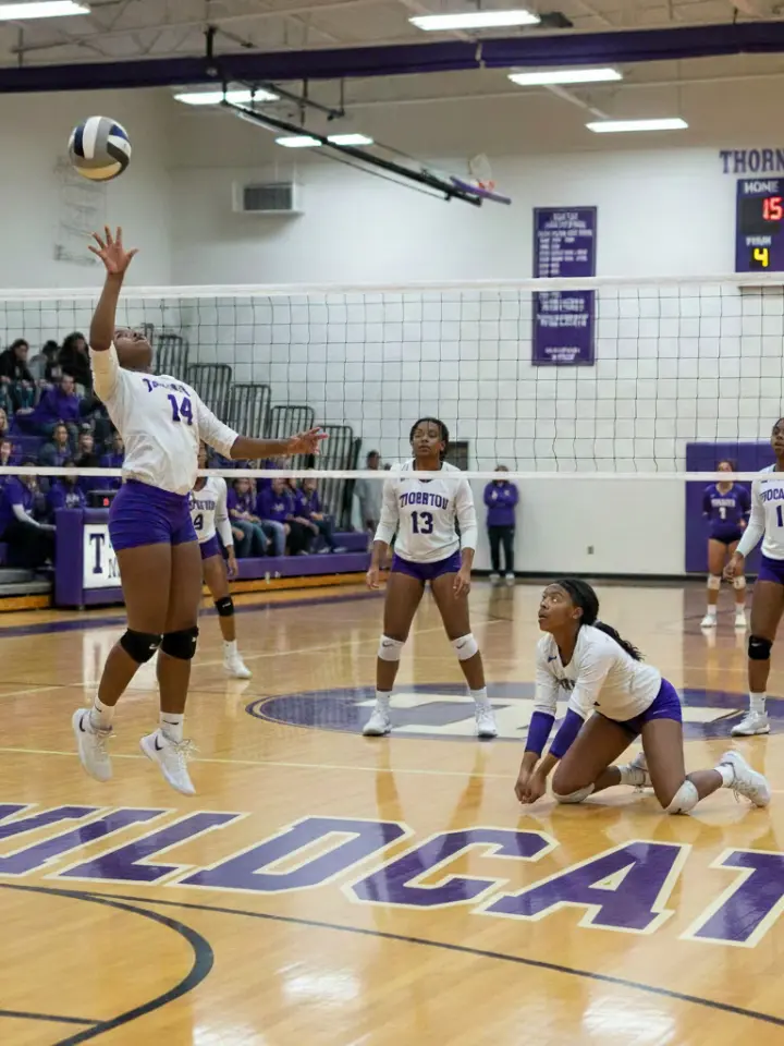Jr wildcats girls voleyball action